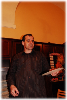 Pan Jacek przeszkolił wszystkich w tym jak się posługiwać mapą nieba - KLIKNIJ BY POWIĘKSZYĆ Instruktor